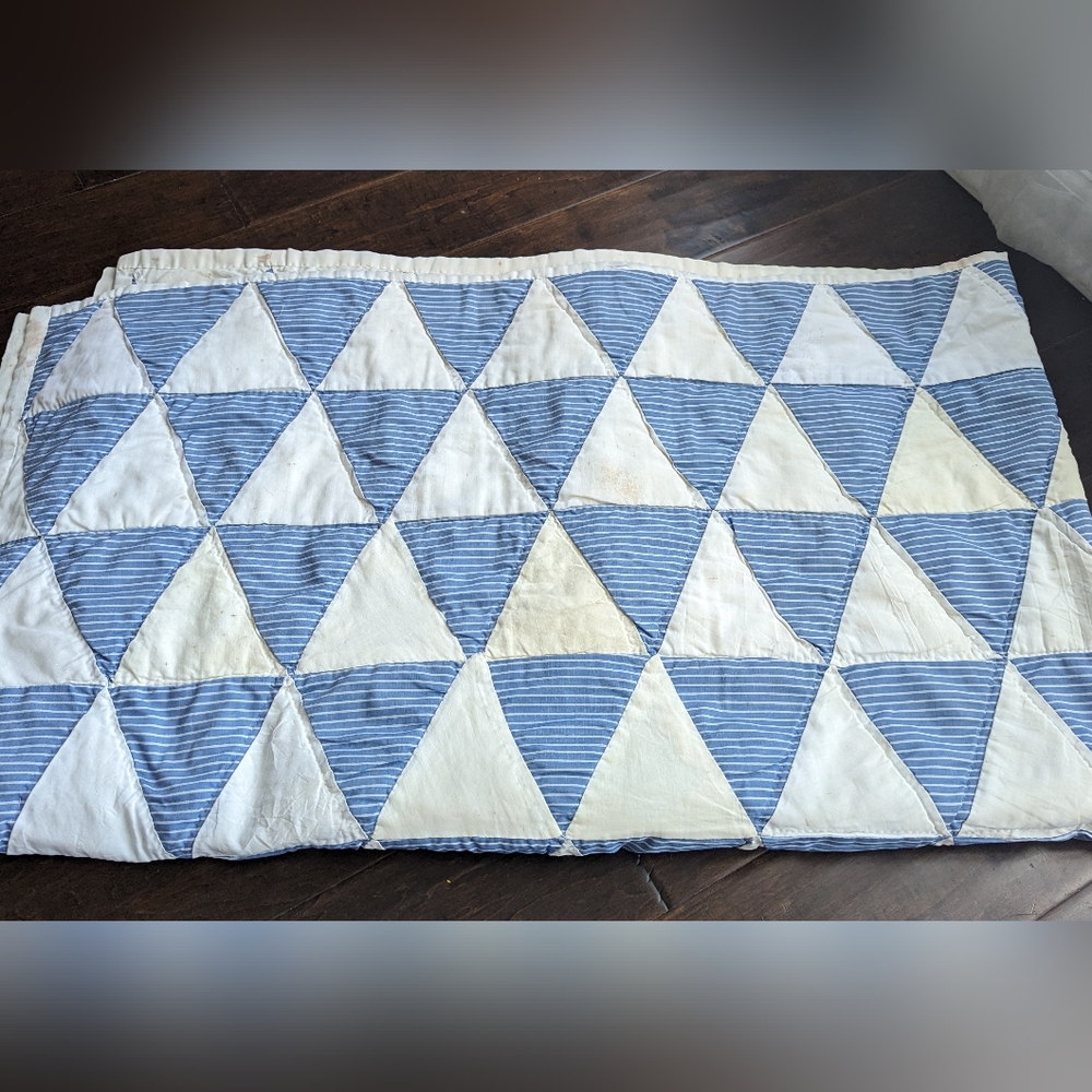 Vintage Antique Handmade Quilt - Picture 2 of 6